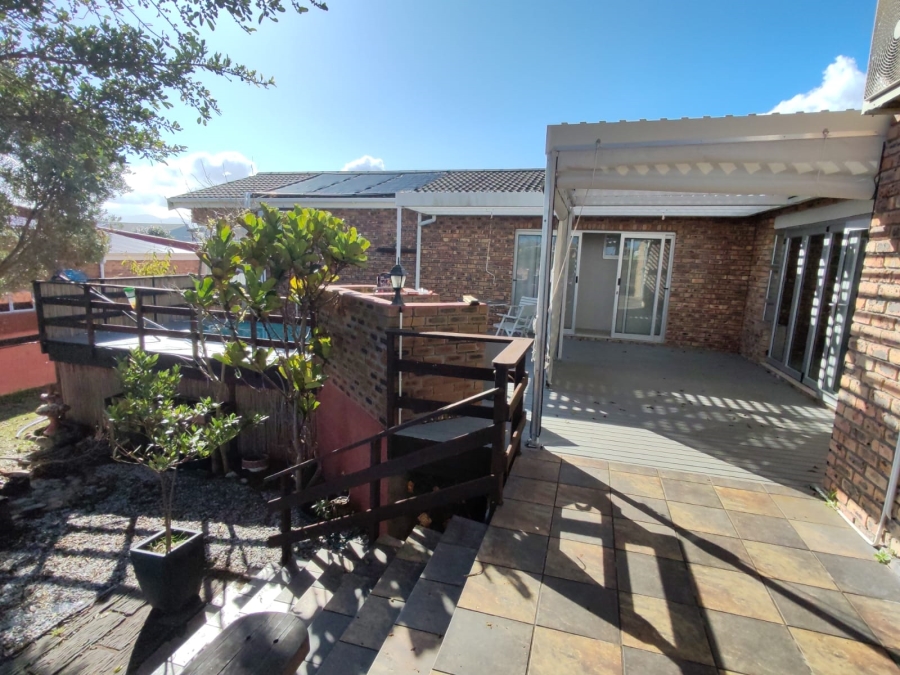 3 Bedroom Property for Sale in De Kelders Western Cape